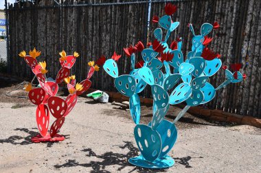 SANTA FE NM - 28 Temmuz 2021 'de Santa Fe, New Mexico' daki Prescott Galerisi ve Heykel Bahçesi. 