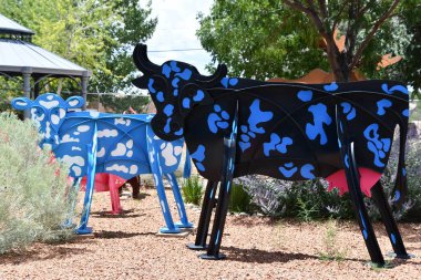 SANTA FE NM - 28 Temmuz 2021 'de Santa Fe, New Mexico' daki Prescott Galerisi ve Heykel Bahçesi. 