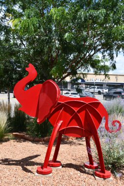 SANTA FE NM - 28 Temmuz 2021 'de Santa Fe, New Mexico' daki Prescott Galerisi ve Heykel Bahçesi. 