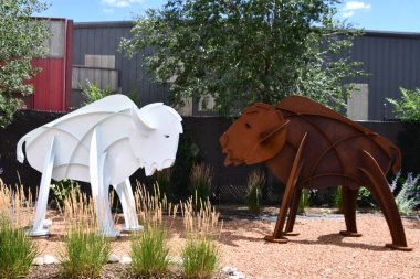 SANTA FE NM - 28 Temmuz 2021 'de Santa Fe, New Mexico' daki Prescott Galerisi ve Heykel Bahçesi. 