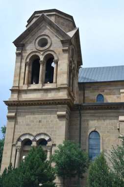 SANTA FE NM - 26 Temmuz 2021 'de Santa Fe, New Mexico' da görülen Assisi Aziz Francis Katedrali Basilikası.
