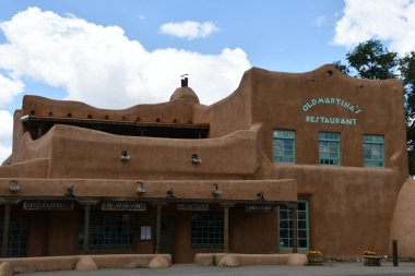 TAOS NM - 29 Temmuz 2021 'de New Mexico' da Taos civarında görüldü. Taos Downtown Historic District içinde bir mağaza ve anıt merkezidir..