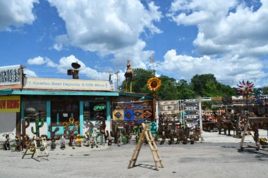 TAOS NM - 29 Temmuz 2021 'de New Mexico' da Taos civarında görüldü. Taos Downtown Historic District içinde bir mağaza ve anıt merkezidir..