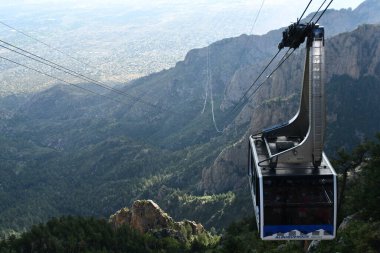 ALBUQUERQUE NM - 24 Temmuz 2021 'de Albuquerque, New Mexico' daki Sandia Peak Tramvayı.