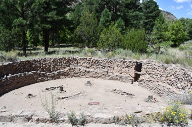 LOS ALAMOS NM - 30 Temmuz 2021 'de Los Alamos, New Mexico' daki Bandelier Ulusal Anıtı.