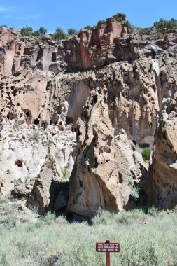 LOS ALAMOS NM - 30 Temmuz 2021 'de Los Alamos, New Mexico' daki Bandelier Ulusal Anıtı.