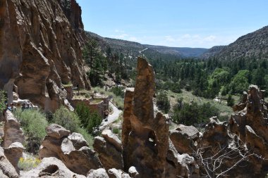 LOS ALAMOS NM - 30 Temmuz 2021 'de Los Alamos, New Mexico' daki Bandelier Ulusal Anıtı.