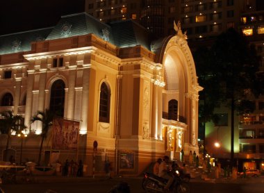 Saygon'da bina opera