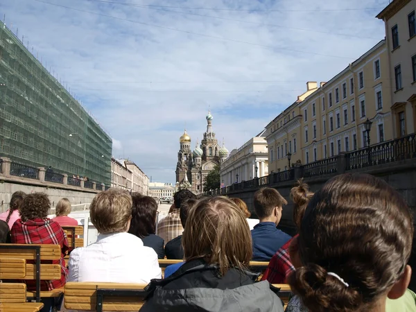 Touristes sur l'excursion — Photo