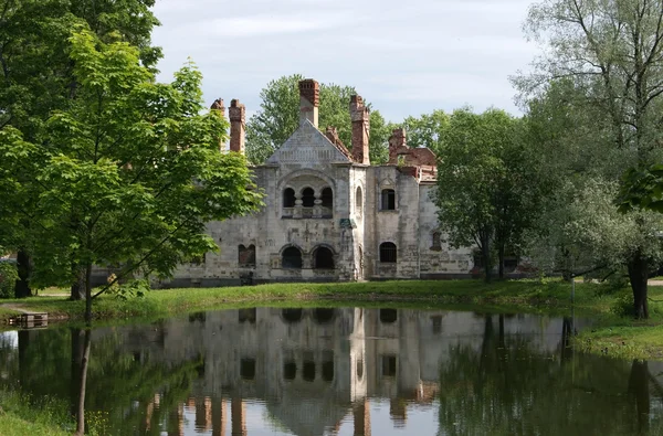 Vieux bâtiment dans le Tsarskoïe selo — Photo