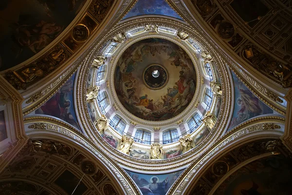 Известное искусство на куполе катедрала святого Исаака — стоковое фото