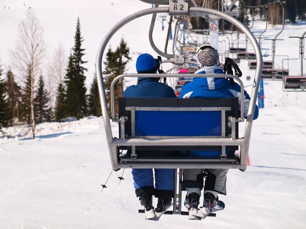 Volkeren op de skilift — Stockfoto