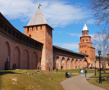 novgorod Kremlin'in eski kuleler