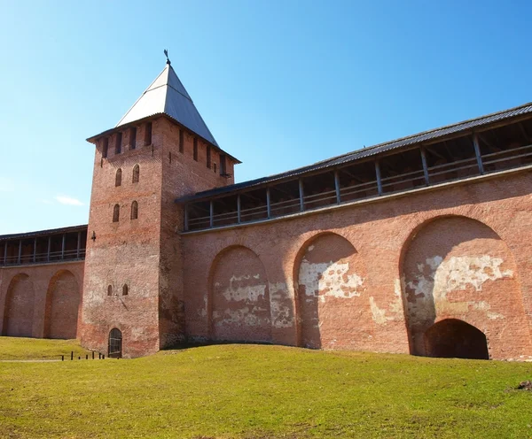 Alte türme von novgorod kremlin — Stockfoto