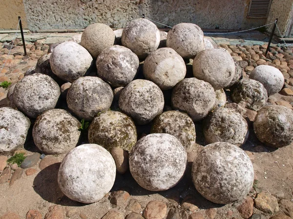 Pelotas de cañón viejas — Foto de Stock