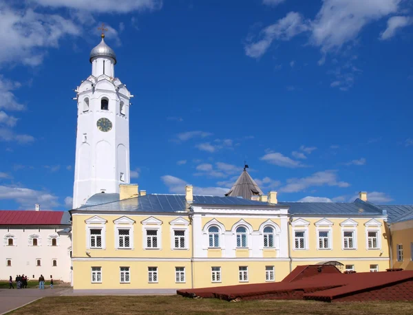 Torre del reloj en Novgorod —  Fotos de Stock