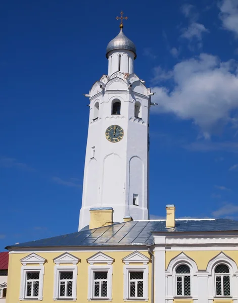 Torre dell'orologio a Novgorod — Foto Stock