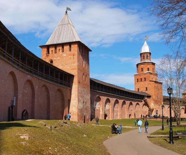 Antiguas torres del Kremlin de Novgorod Fotos De Stock Sin Royalties Gratis