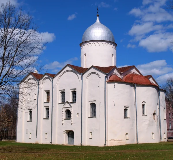 Igreja antiga em Novgorod — Fotografia de Stock