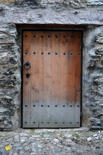 Vintage wooden door of the Tallinn city — Stock Photo, Image