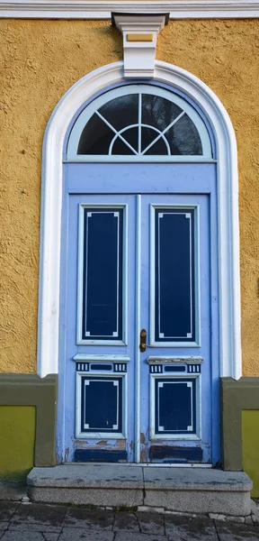 Vintage wooden door of the Tallinn city — Stock Photo, Image