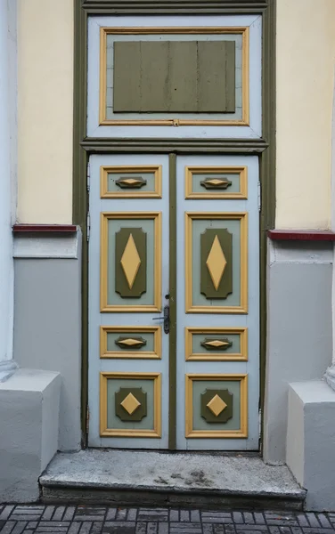 Vintage wooden door of the Tallinn city — Stock Photo, Image