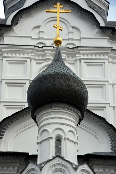 Biały kościół w zelenogorsk — Zdjęcie stockowe