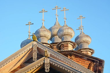 Kizhi adasındaki eski ahşap manastır. Rusya, Karelia. Kış