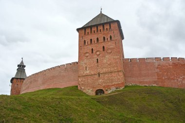 Novgorod Kremlin sonbahar sezonunda. Veliky Novgorod, Rusya 'da 1000 yıldan eski tarihi bir şehir.