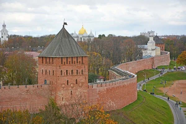 诺夫哥罗德克里姆林宫在秋天 俄罗斯历史名城Veliky Novgorod已有1000多年历史 — 图库照片