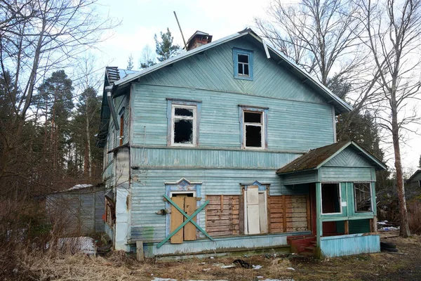 Zelenogorsk Rusya Eski Terk Edilmiş Ahşap Bir Dachas Dağılması Insan — Stok fotoğraf