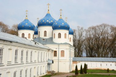 St. George Katedrali, Ilmen Gölü kıyısındaki Volkhov Nehri 'nin kaynağındaki Aziz George Manastırı. Veliky Novgorod, Rusya