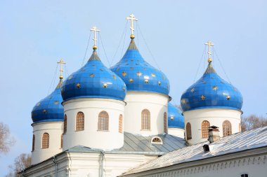 St. George Katedrali, Ilmen Gölü kıyısındaki Volkhov Nehri 'nin kaynağındaki Aziz George Manastırı. Veliky Novgorod, Rusya