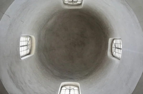 Eski Bir Kilisenin Kubbesi Içeriden Aşağıdan Yukarıya Fotoğraflanmış — Stok fotoğraf
