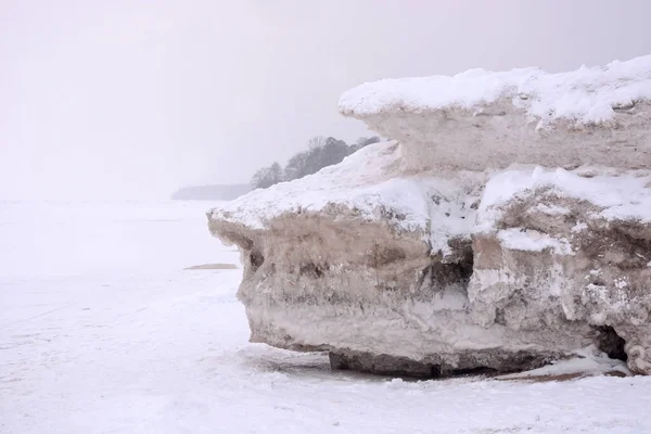 Costa Congelada Del Golfo Finlandia Con Una Extraña Forma Hielo — Foto de Stock