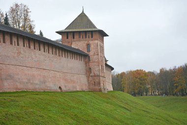Novgorod Kremlin sonbahar sezonunda. Veliky Novgorod, Rusya 'da 1000 yıldan eski tarihi bir şehir.