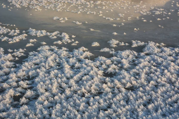 Güzel Efekt Buzdaki Kar Yıldızları Sadece Şiddetli Kış Soğuğunda Oluşan — Stok fotoğraf