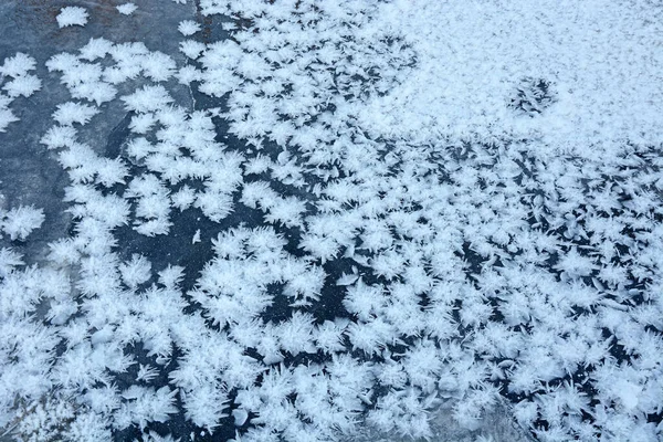 Όμορφο Αποτέλεσμα Αστέρια Χιονιού Στον Πάγο Ένα Μοτίβο Που Σχηματίζεται — Φωτογραφία Αρχείου