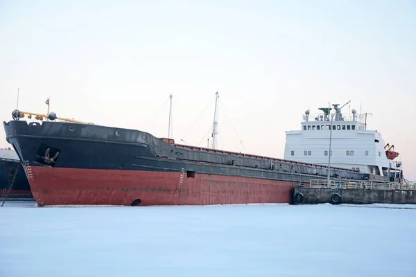 Velhos Navios Carga Congelados Porto Lago Onega Inverno — Fotografia de Stock