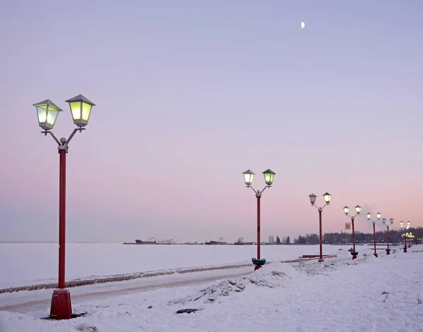 Miasto Petrozavodsk Nasyp Zachodzie Słońca Onego Brzegu Jeziora Petrozavodsk Rosja — Zdjęcie stockowe