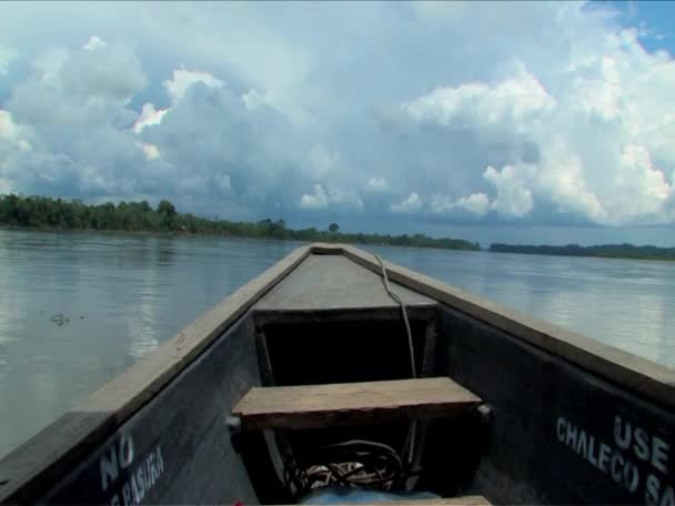 Barco Rio Napo na Amazônia equatoriana — Vídeo de Stock