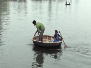 alleppey Hindistan önemsizden üzerinde balık için kullanılan yuvarlak tekneler