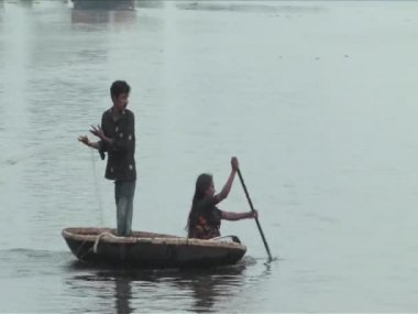 alleppey Hindistan önemsizden üzerinde balık için kullanılan yuvarlak tekneler