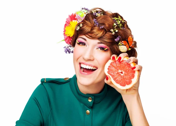 Mujer joven con maquillaje brillante — Foto de Stock