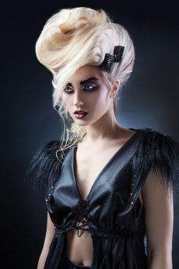 kadın rock tarzı giyim