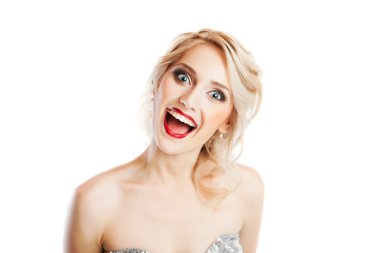 parlak bir makyaj ile güzel bir kadın portresi