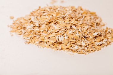 bir kase kuru yulaf ezmesi