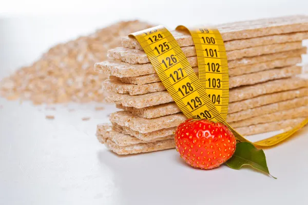 Kost flingor, mätning av tejp och jordgubbe — Stockfoto