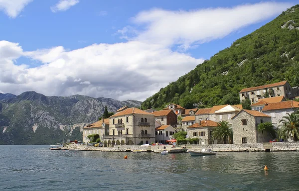 Ancienne ville au bord de la mer — Photo