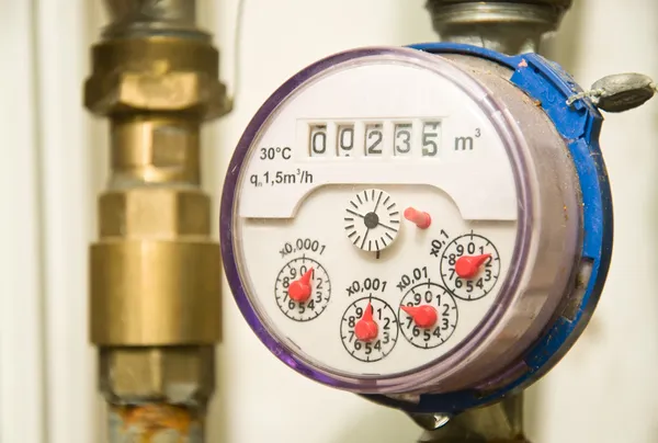 boru üzerinde eski su sayacı